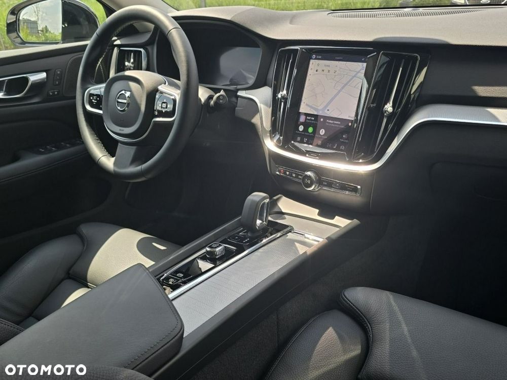 Volvo V60 B4 B DKG Plus Dark - 11