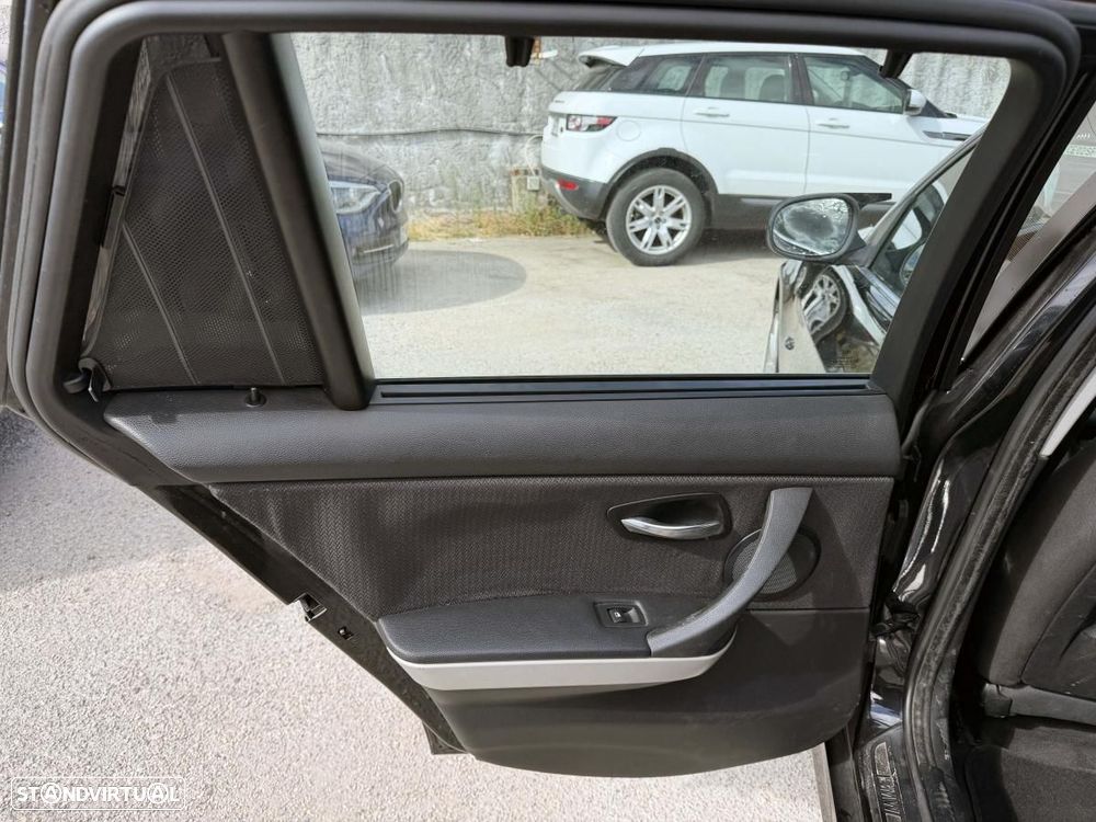 BMW 318 d LifeStyle - 18
