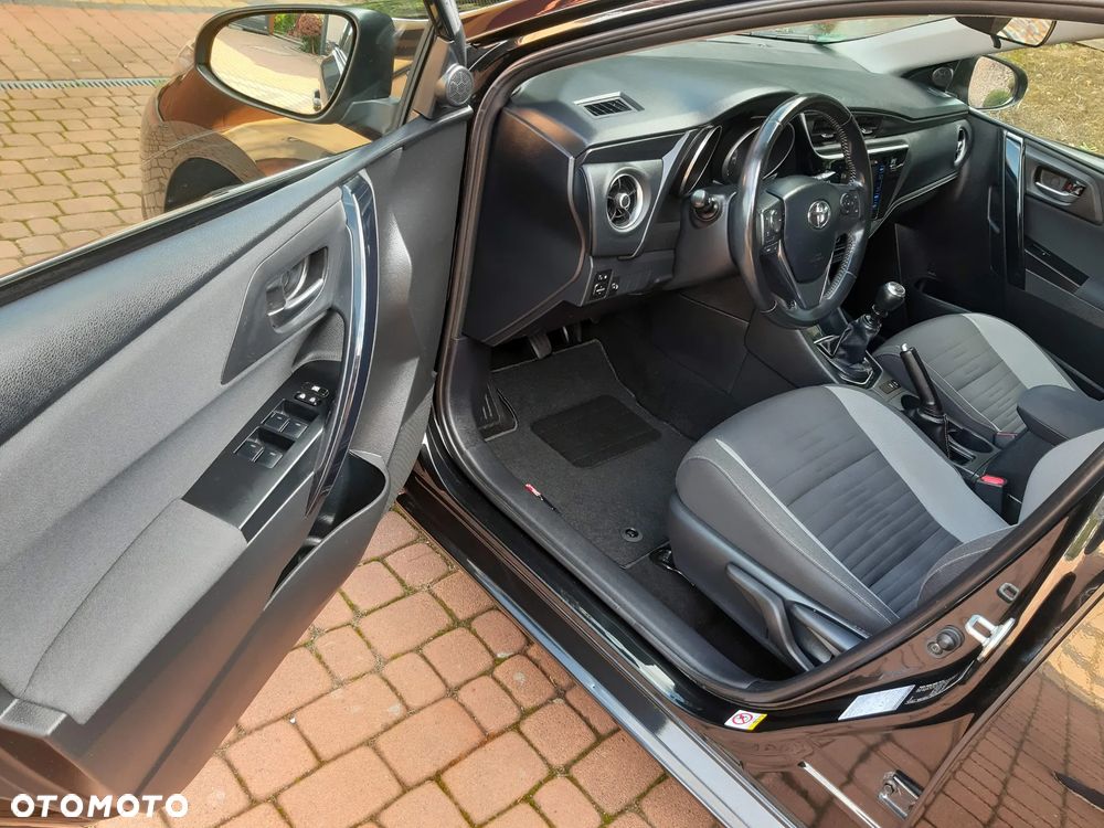 Toyota Auris - 10