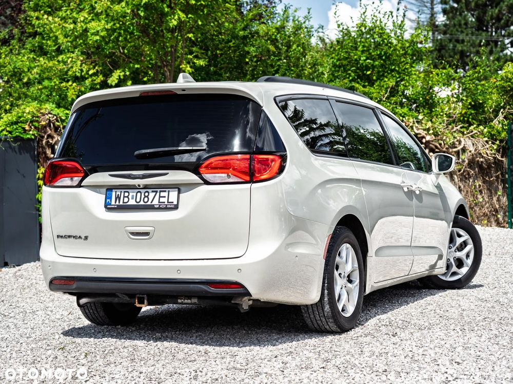 Chrysler Pacifica - 6