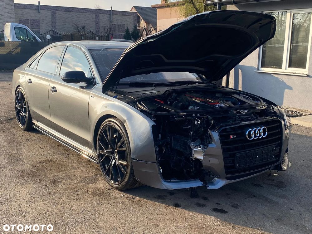 Audi S8 Plus - 2