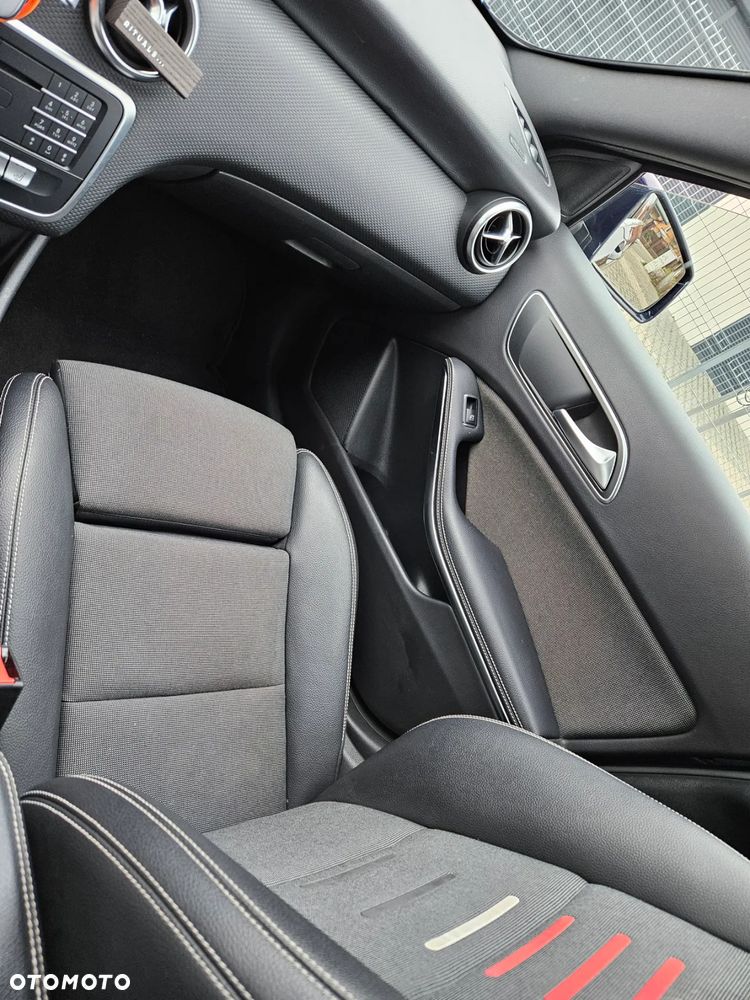 Mercedes-Benz Klasa A ver-220-4matic-7g--dct-urban - 28