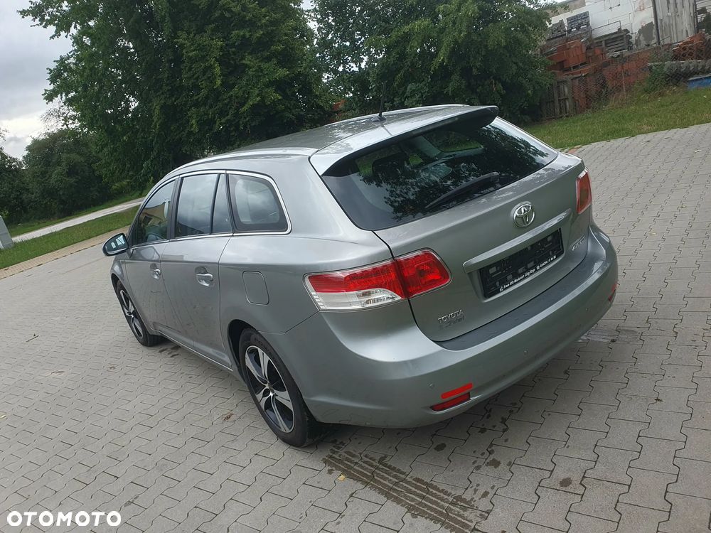 Toyota Avensis 1.8 Sol - 13