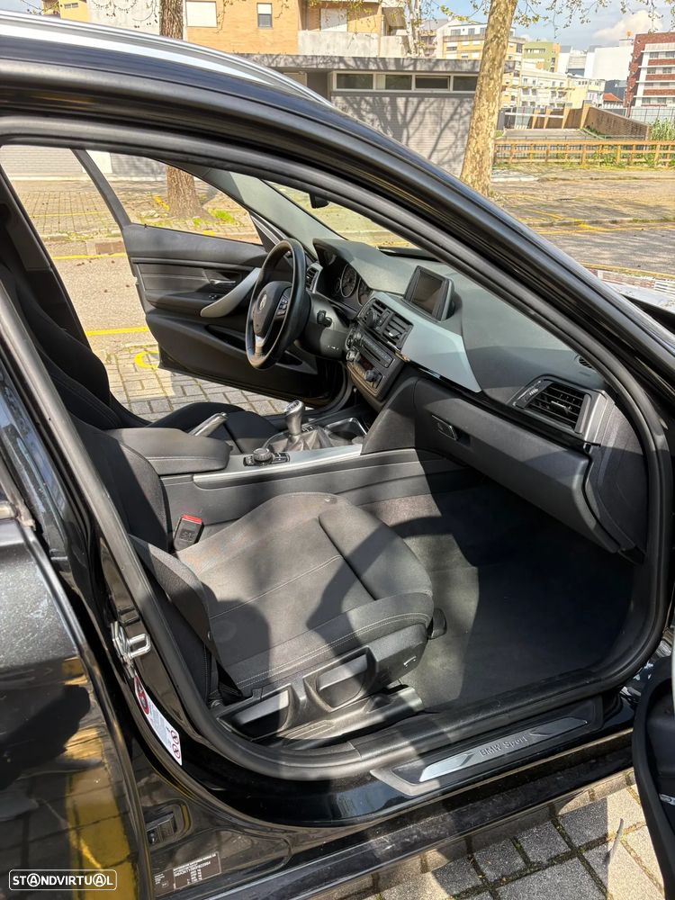 BMW 318 d Line Sport - 14