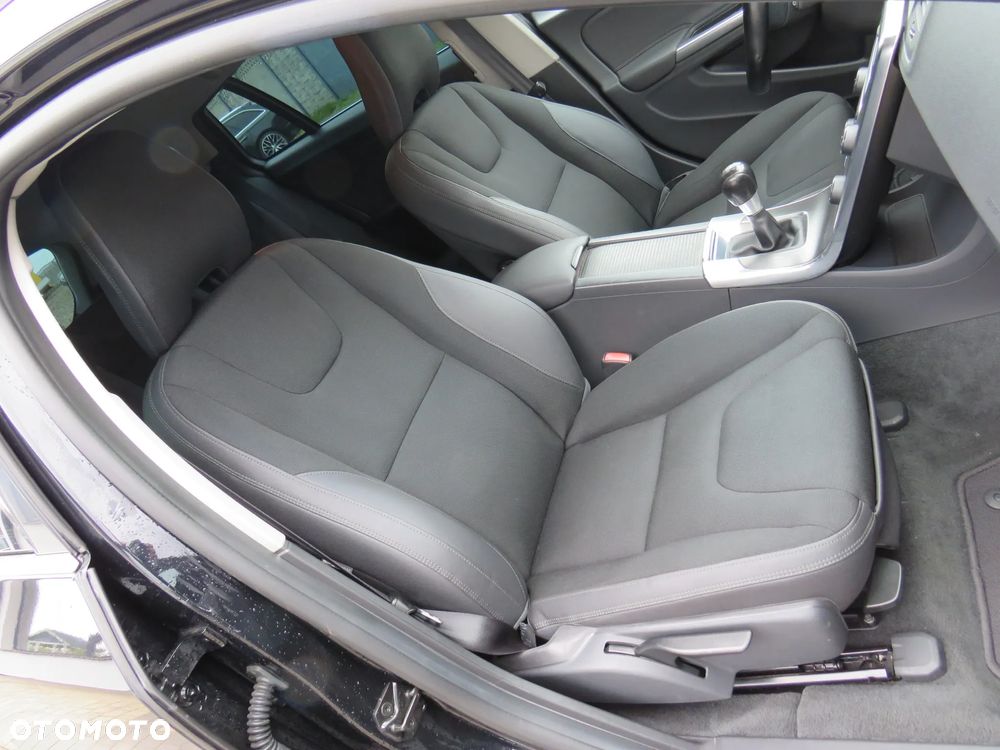 Volvo V60 DRIVe - 36