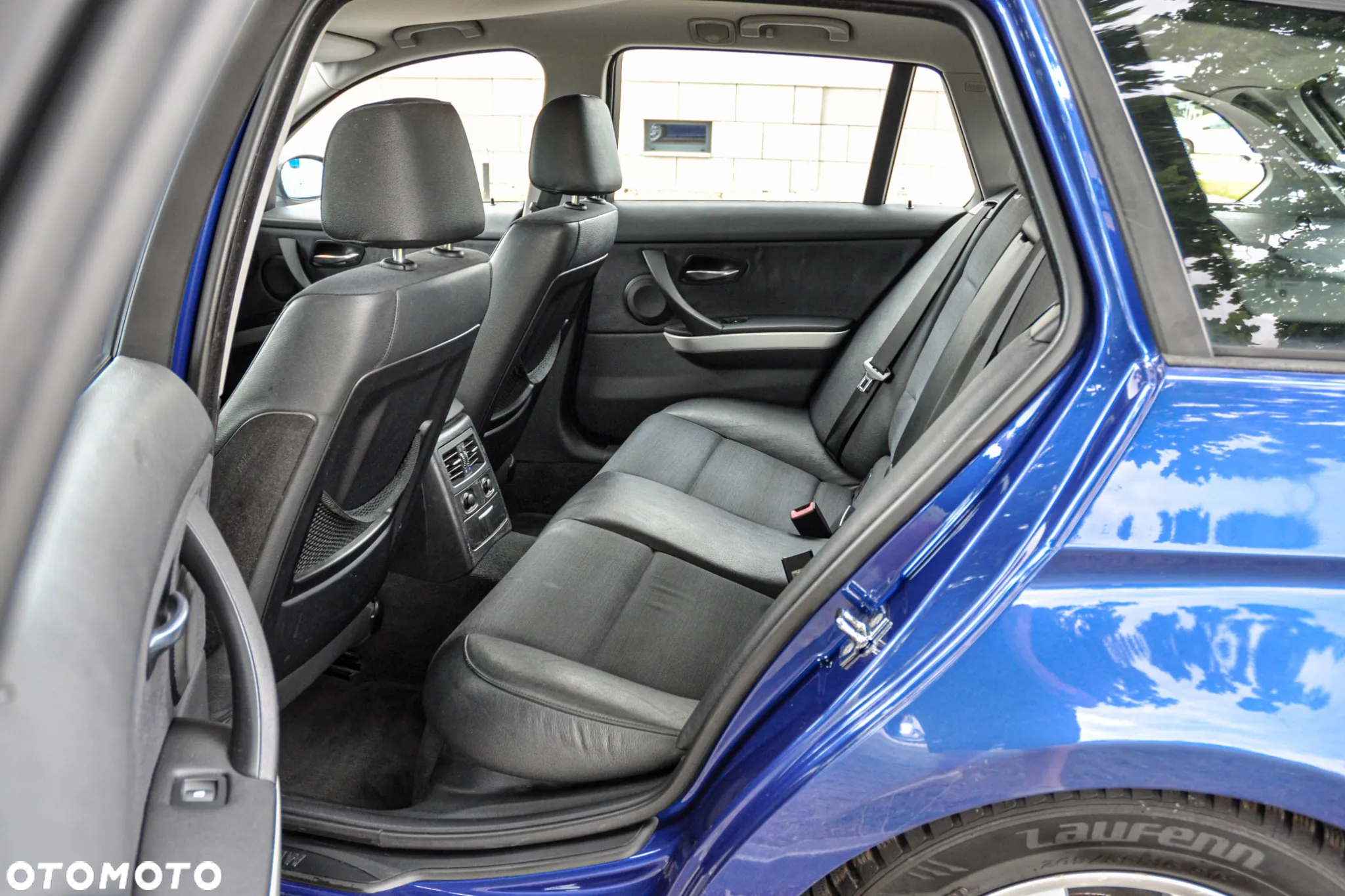 BMW Seria 3 320d DPF Touring - 8