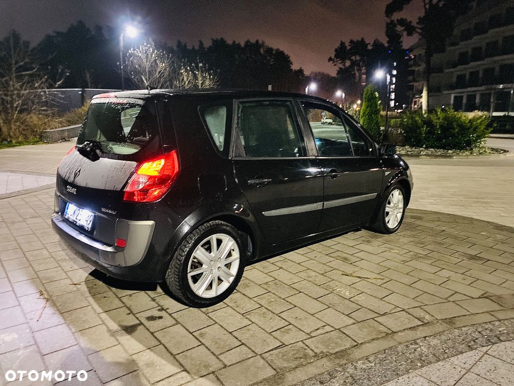 Renault Scenic 2.0 16V Emotion - 8