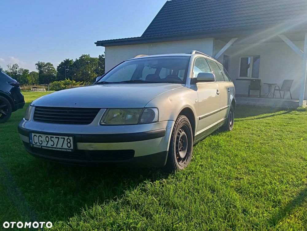 Volkswagen Passat 1.6 CL - 1