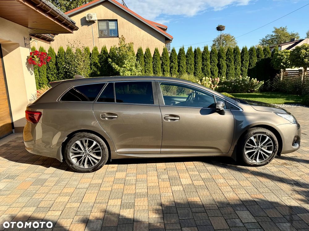 Toyota Avensis 1.8 Sol plus NAVI - 6