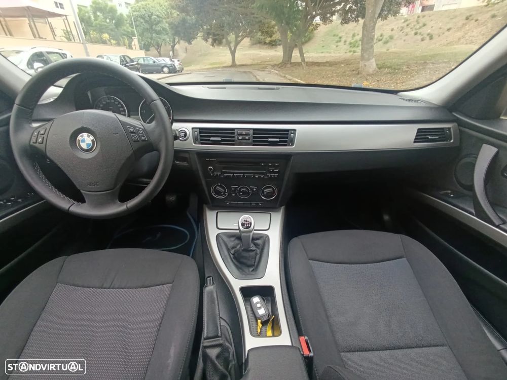 BMW 320 d Sport - 14