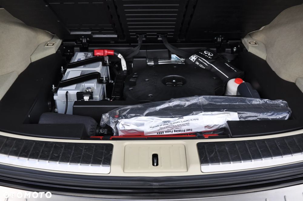 Infiniti QX70 - 36