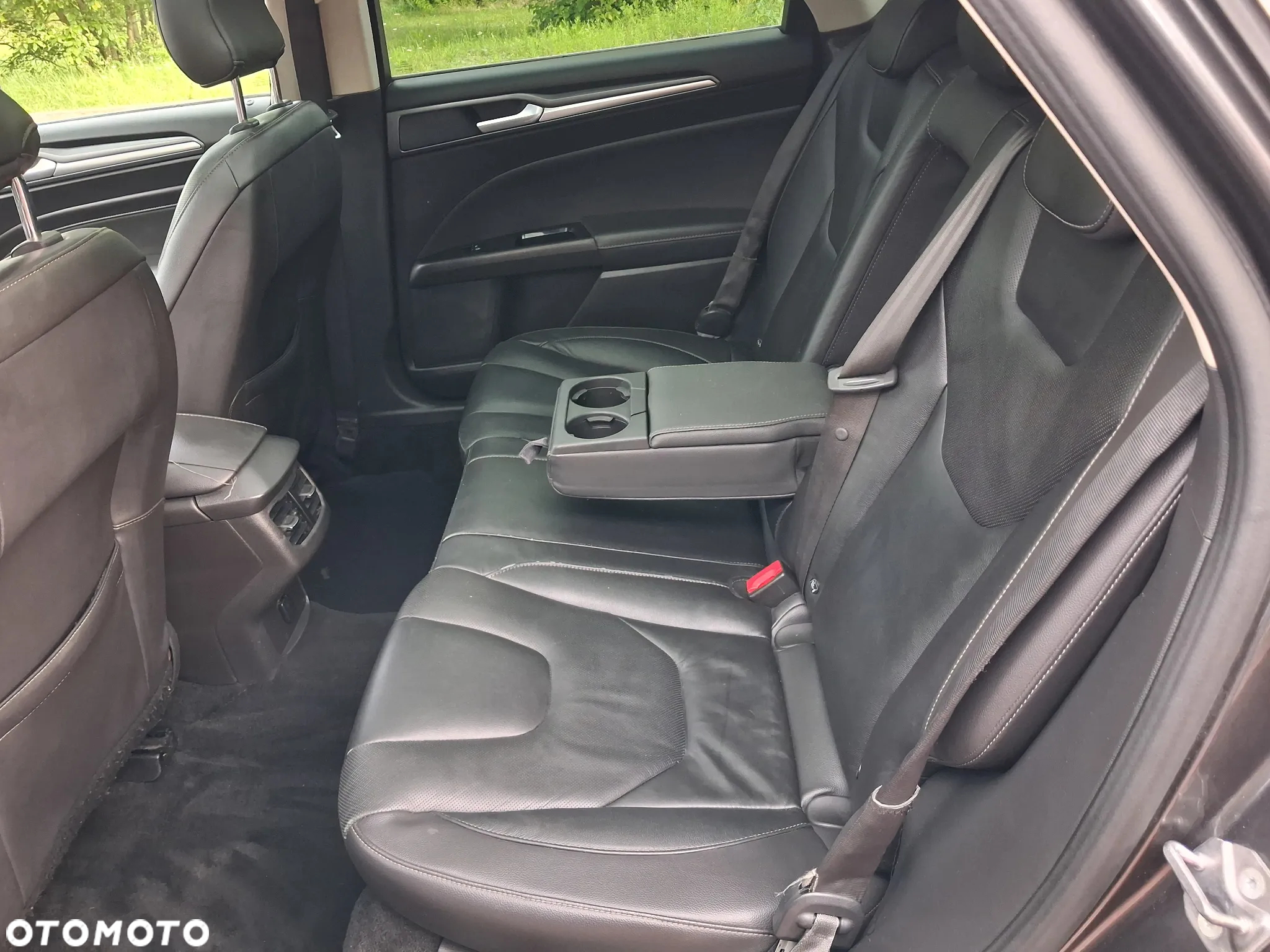 Ford Mondeo 2.0 EcoBlue Titanium - 24