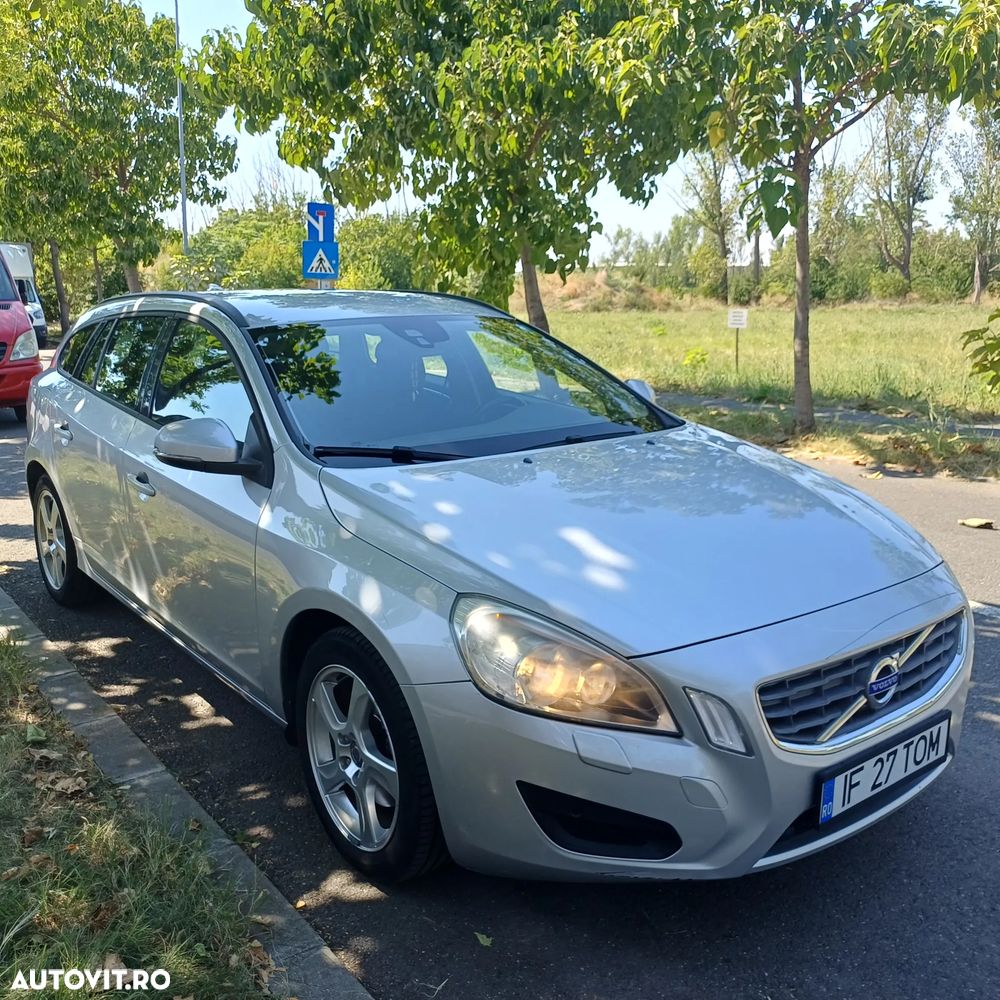 Volvo V60 DRIVe Start-Stop Momentum - 2