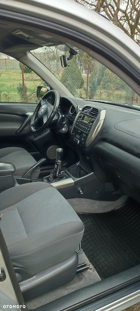 Toyota RAV4 2.0 VVT-i 4x4 - 11