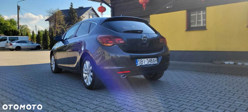 Opel Astra 2.0 CDTI Cosmo - 2