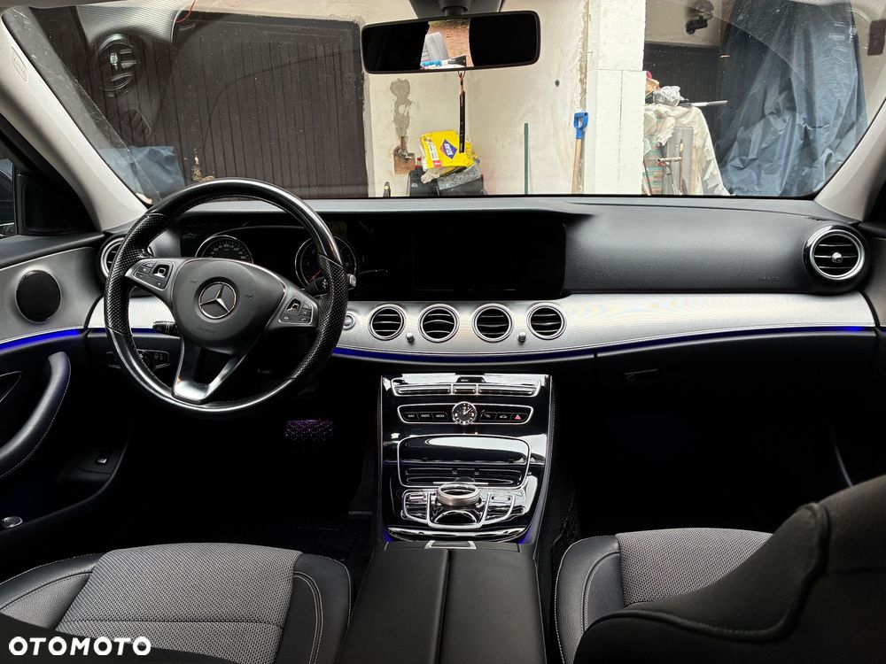 Mercedes-Benz Klasa E 220 d 9G-TRONIC - 30