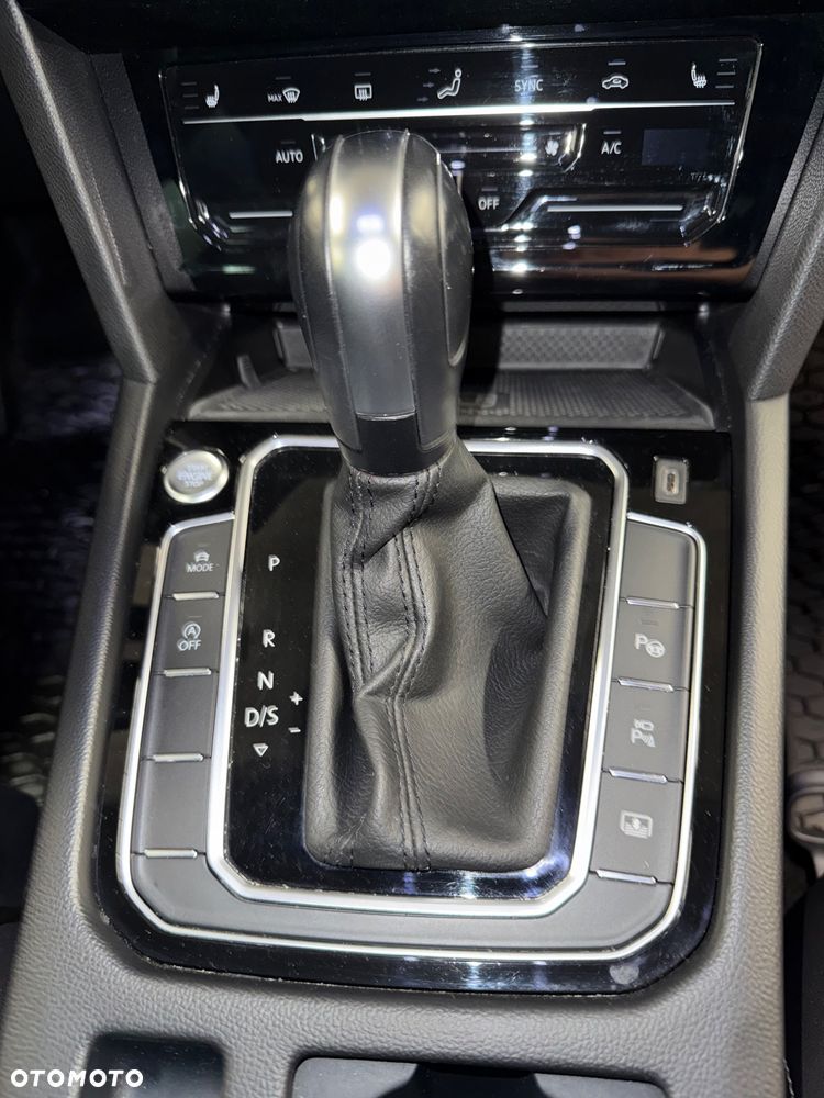 Volkswagen Passat 2.0 TSI Elegance DSG - 19