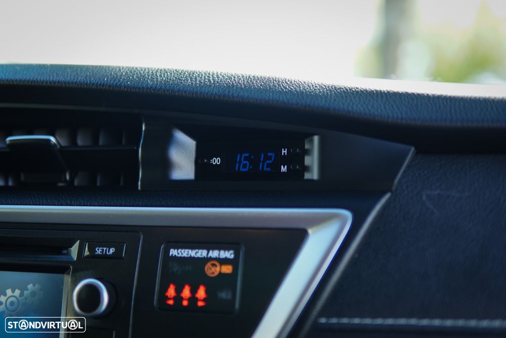 Toyota Auris 1.4 D-4D Exclusive+P.Sport - 54