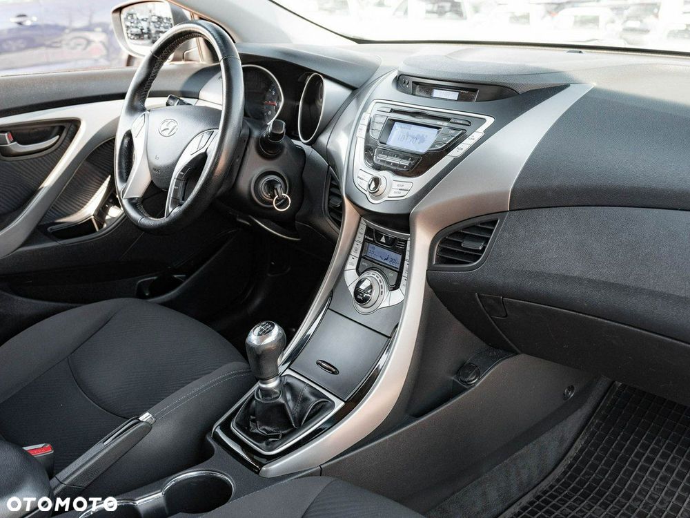 Hyundai Elantra 1.6 Classic + - 25