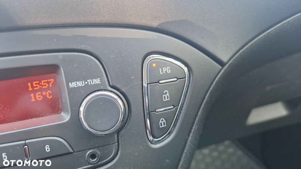 Opel Corsa 1.4 Enjoy - 19