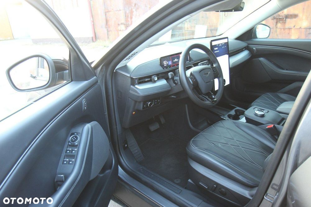 Ford Mustang Mach-E - 21