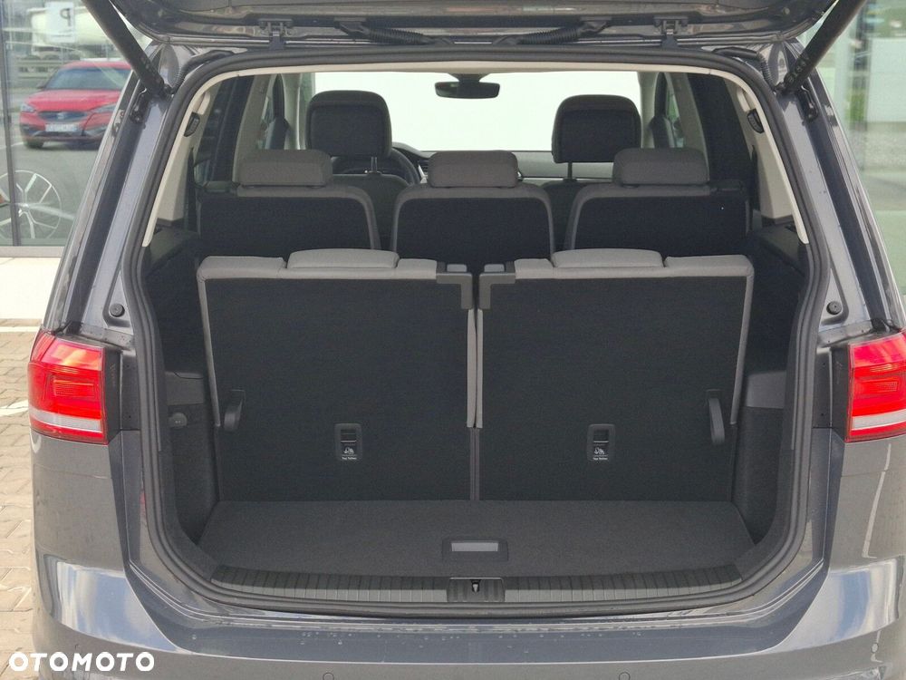 Volkswagen Touran - 10