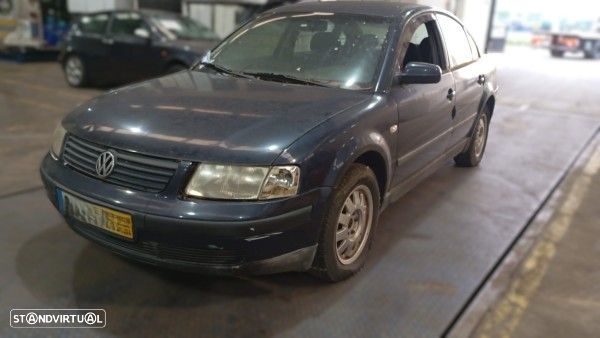 Para Peças Volkswagen Passat (3B2) - 3