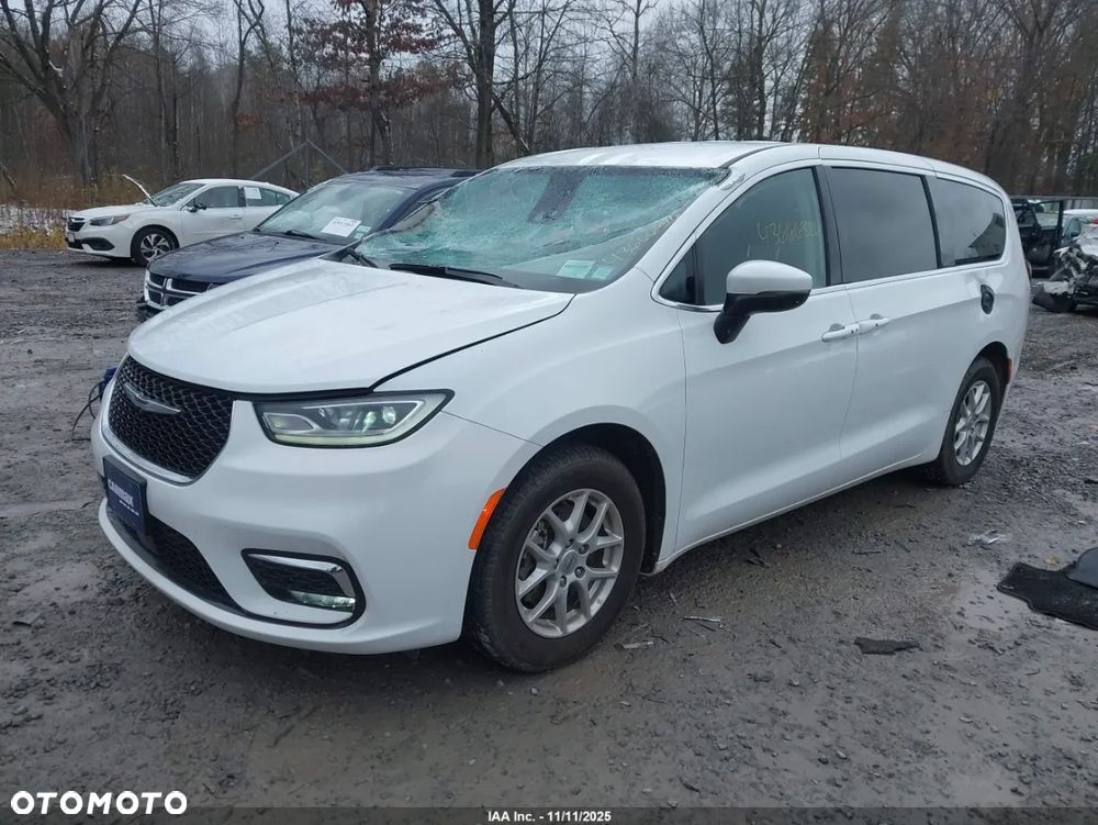 Chrysler Pacifica - 11