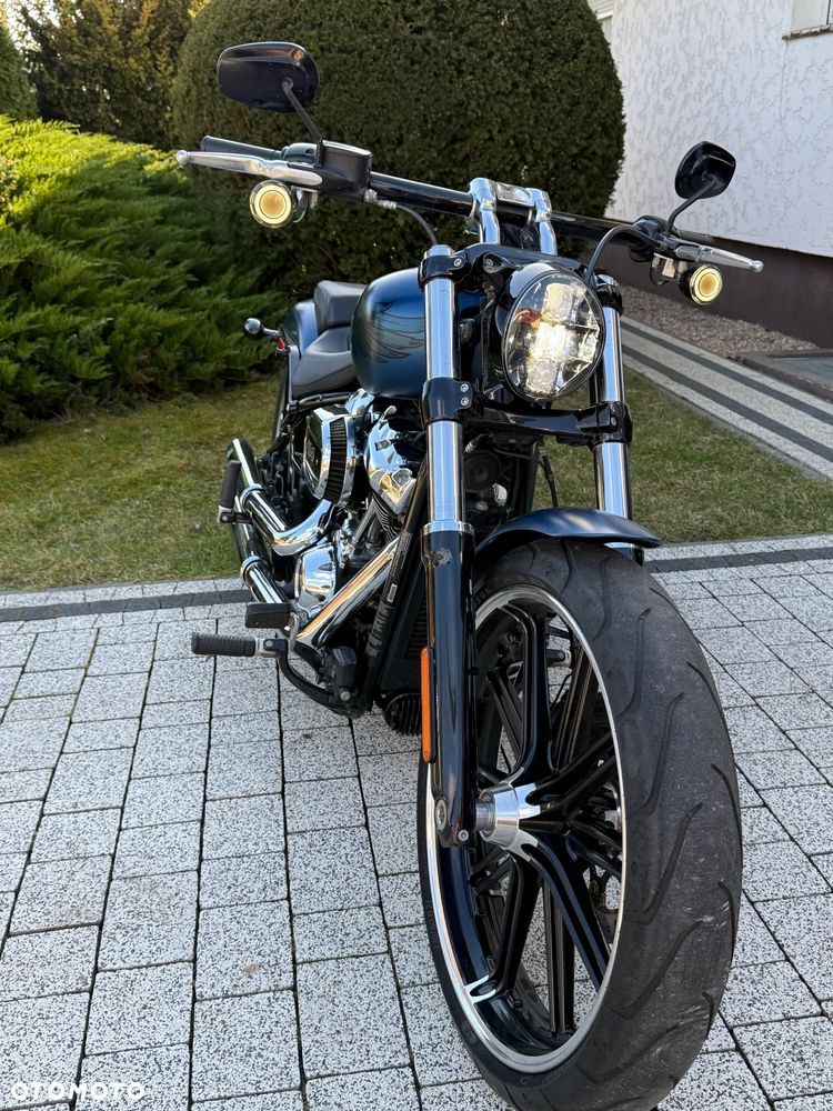 Harley-Davidson Softail Breakout - 18