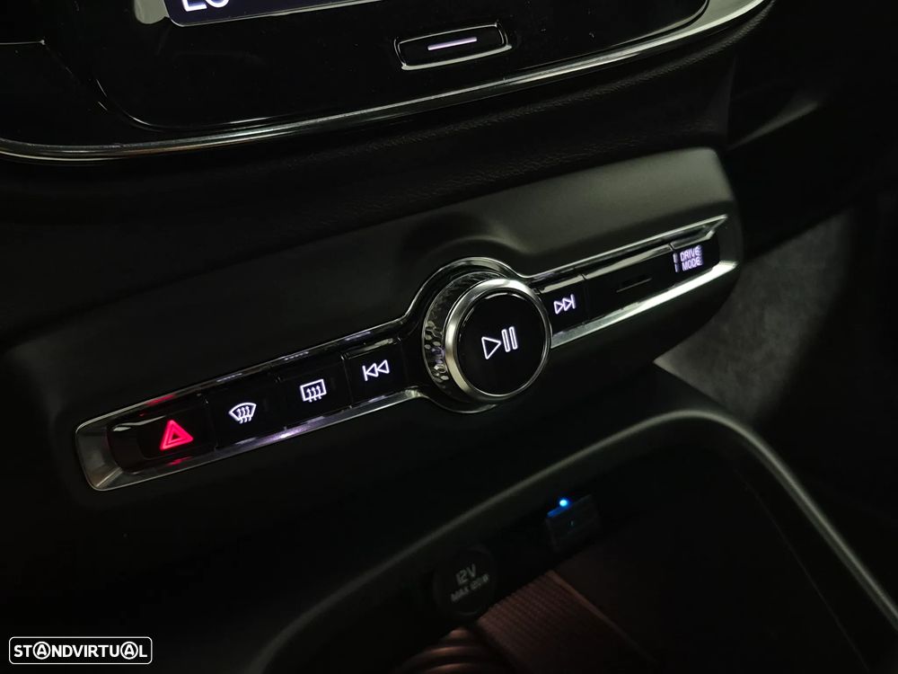 Volvo XC 40 1.5 T3 Tech Edition - 32