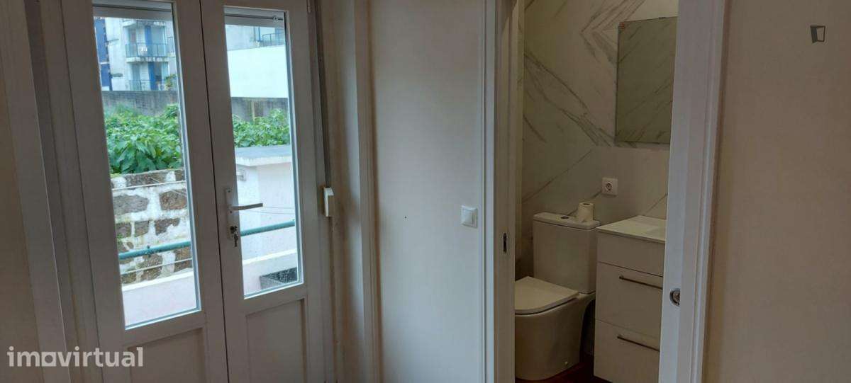 Quarto - localizado em Paranhos Porto - Grande imagem: 3/11