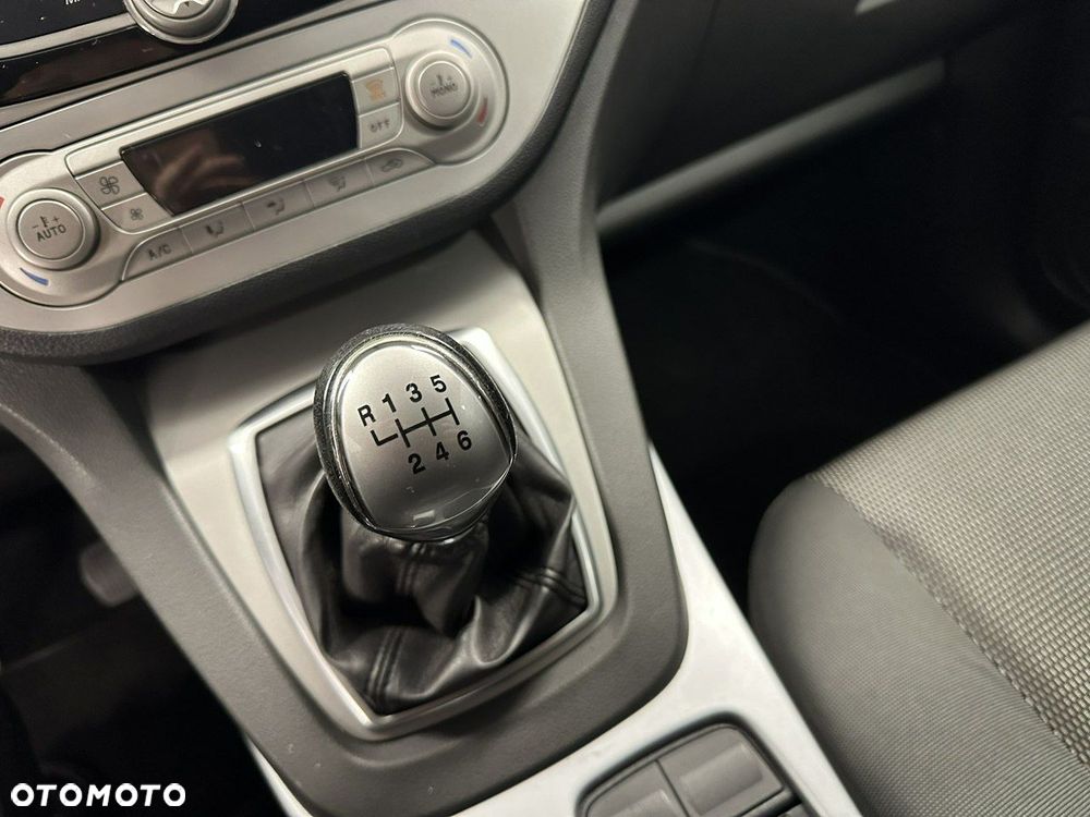 Ford Kuga - 10