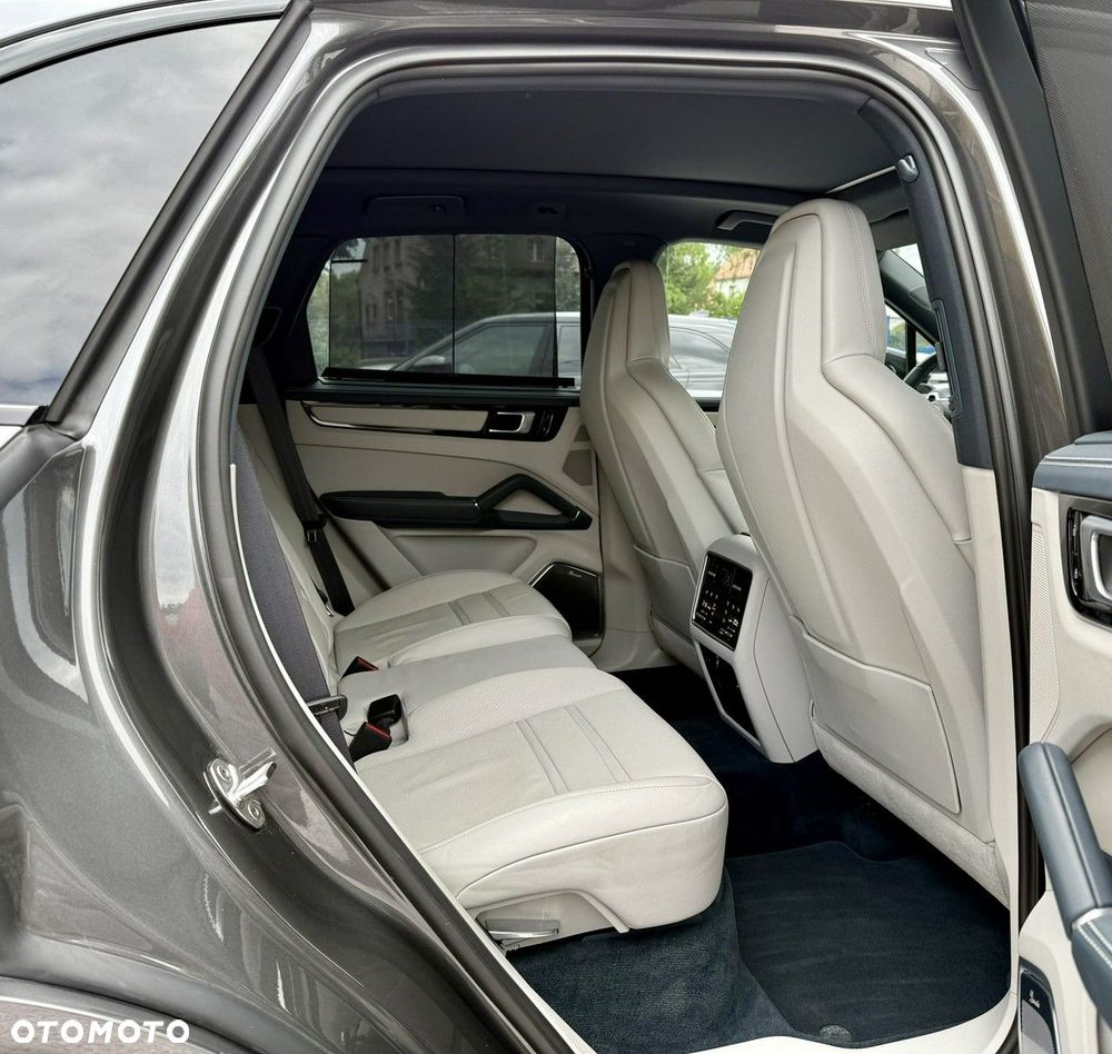 Porsche Cayenne - 12