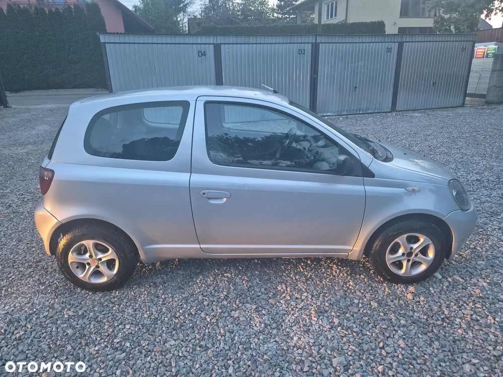 Toyota Yaris 1.0 Base - 4