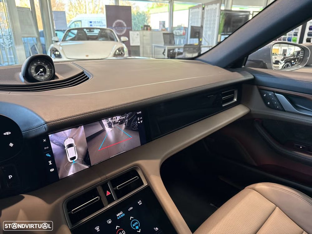 Porsche Taycan Cross Turismo 4S - 22