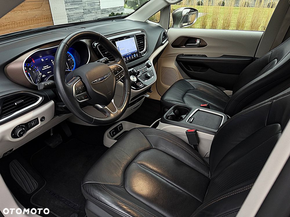 Chrysler Pacifica - 20