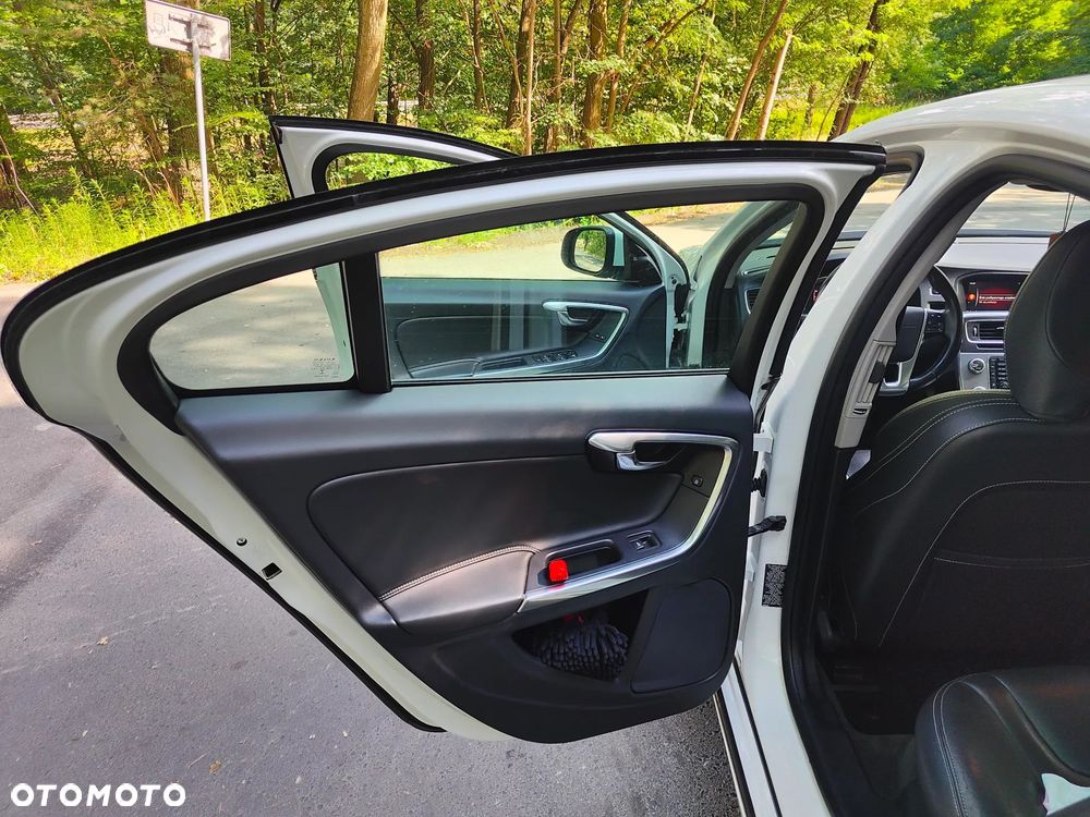 Volvo S60 T5 Drive-E Momentum - 30