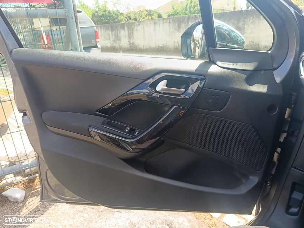 Peugeot 208 1.5 BlueHDi Signature - 12