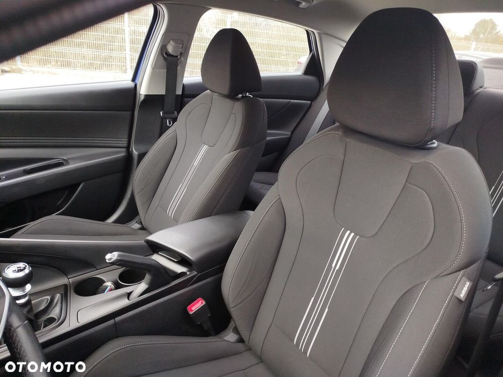 Hyundai Elantra - 11