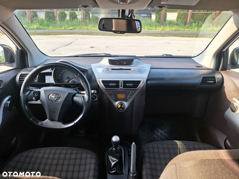 Toyota iQ 1.0 + - 6