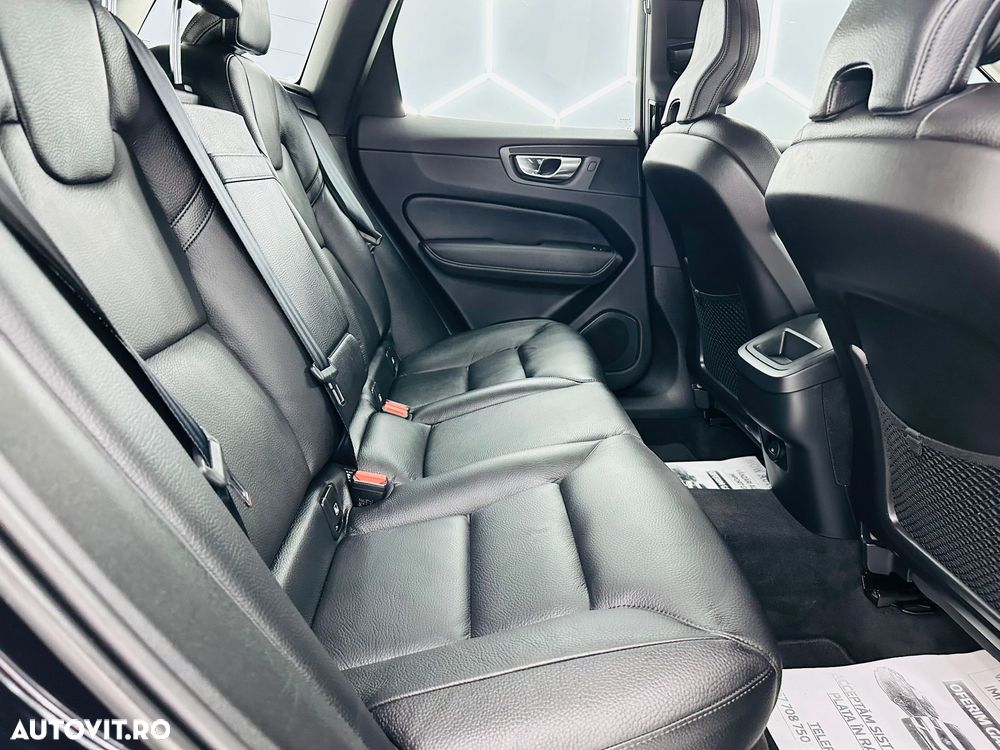 Volvo XC 60 B4 MHEV AT8 FWD Momentum Pro - 8
