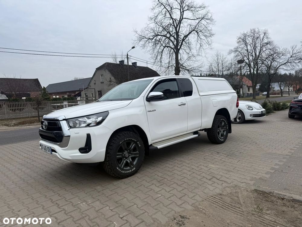 Toyota Hilux - 1