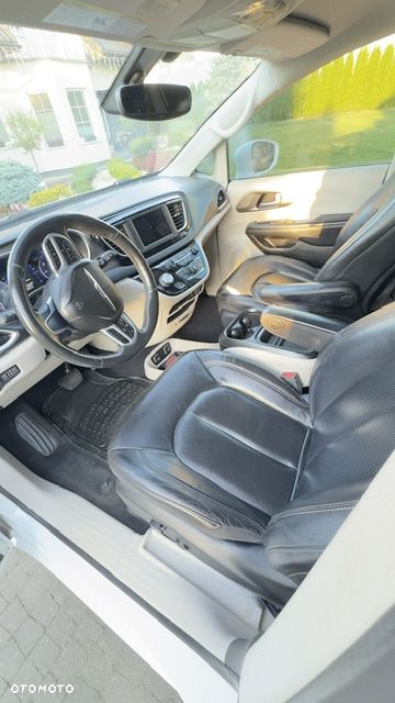 Chrysler Pacifica - 28