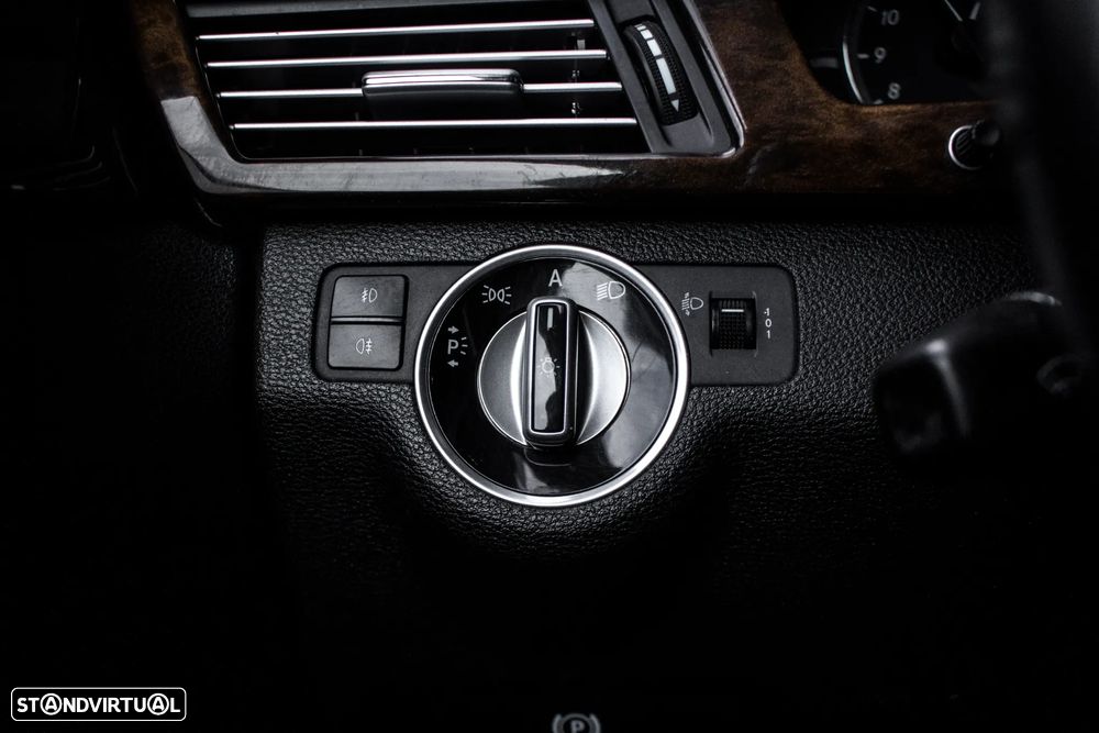 Mercedes-Benz E 220 BlueTEC 9G-TRONIC - 18