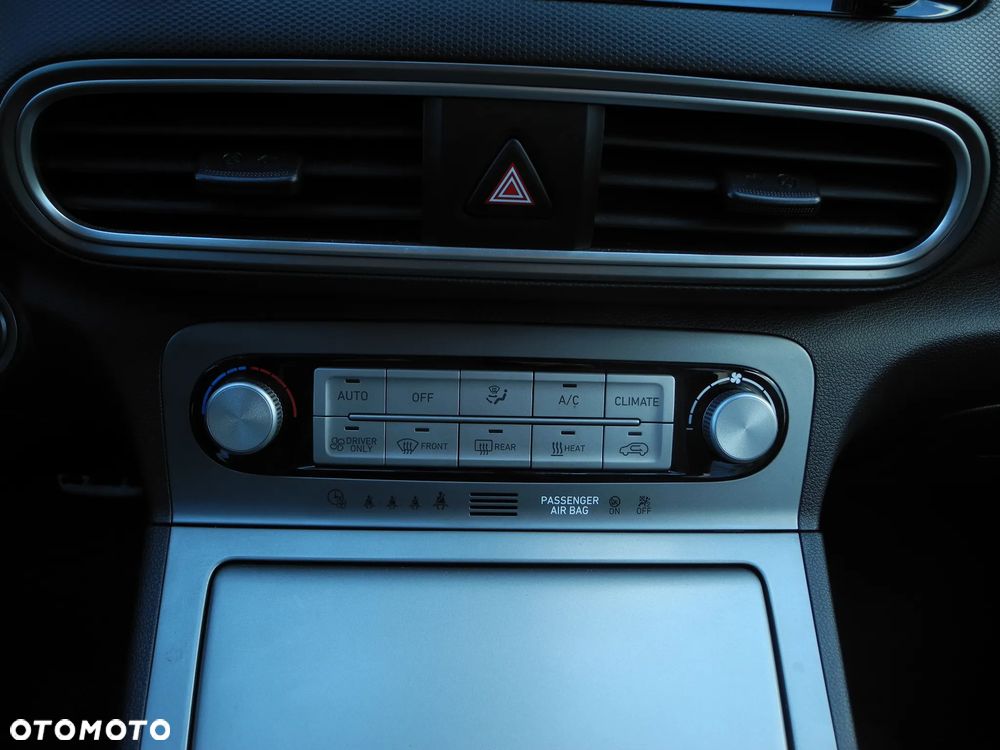 Hyundai Kona 64kWh Executive - 16