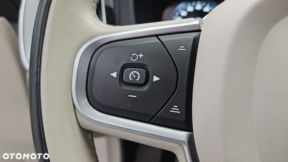 Volvo XC 60 D3 Momentum Pro - 17