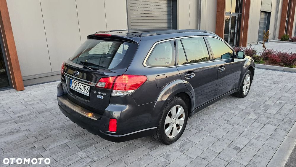 Subaru Outback 2010 photo 4