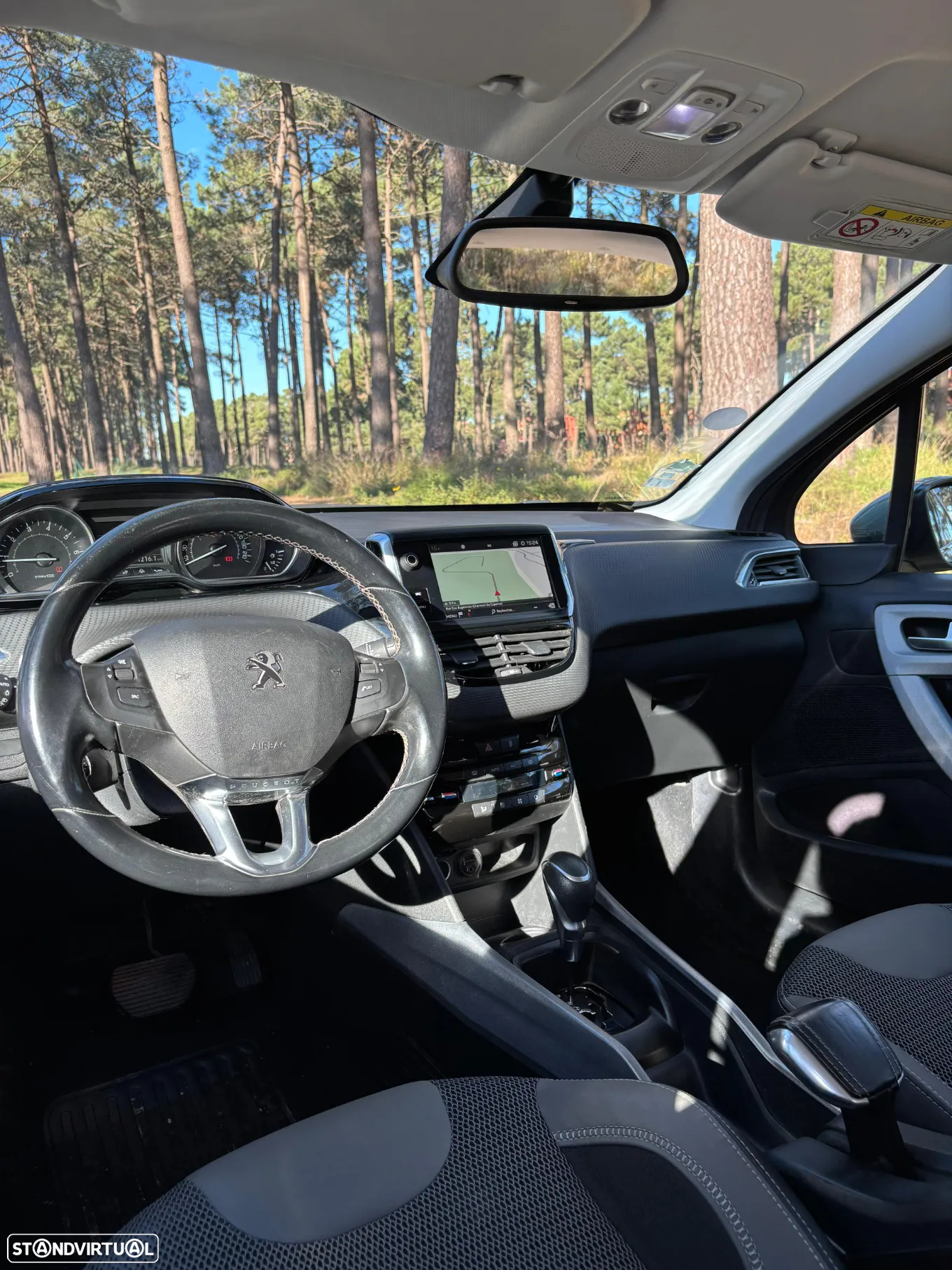 Peugeot 2008 1.2 PureTech Allure EAT6 - 13