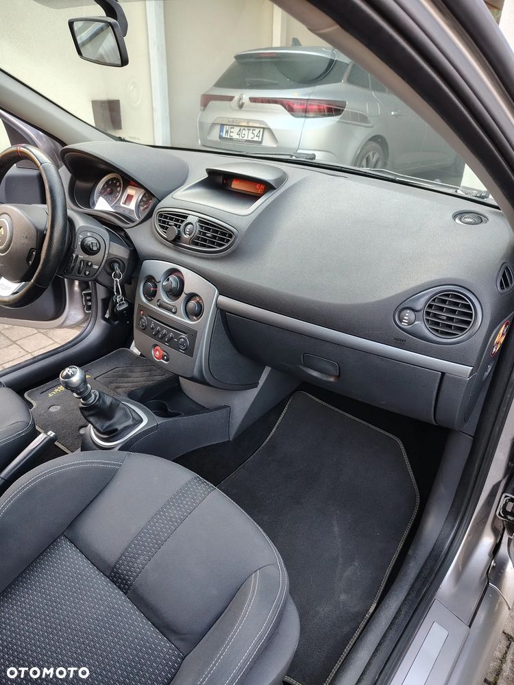 Renault Clio 2.0 16V Sport - 21