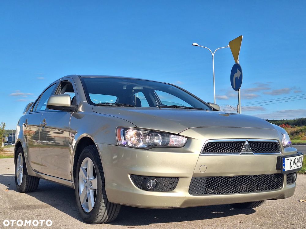 Mitsubishi Lancer 2010 photo 2
